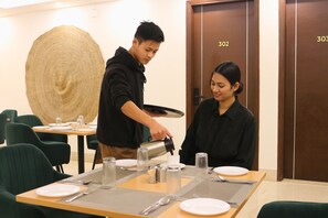 Restaurant - AVA Hotels and Corporate Stays Golf course (Gurugram)