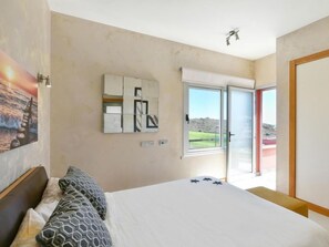 2 habitaciones, escritorio, tabla de planchar con plancha y wifi 