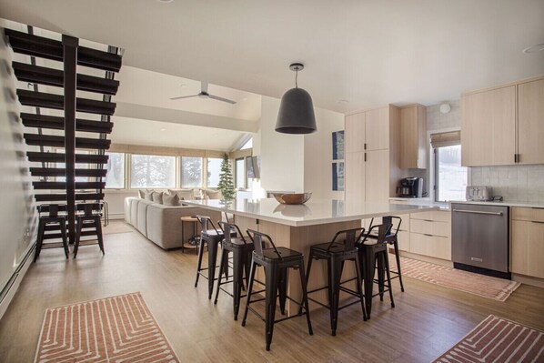 المنشأة من الداخل