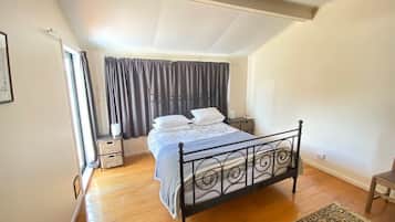 3 bedrooms, WiFi, bed sheets