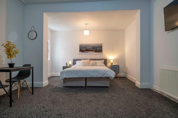 1 bedroom, WiFi, bed sheets - Luxury 13 Bed Stays (Coventry)