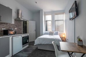 1 bedroom, WiFi, bed sheets - Luxury 13 Bed Stays (Coventry)