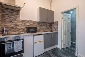 Private kitchen - Luxury 13 Bed Stays (Coventry)