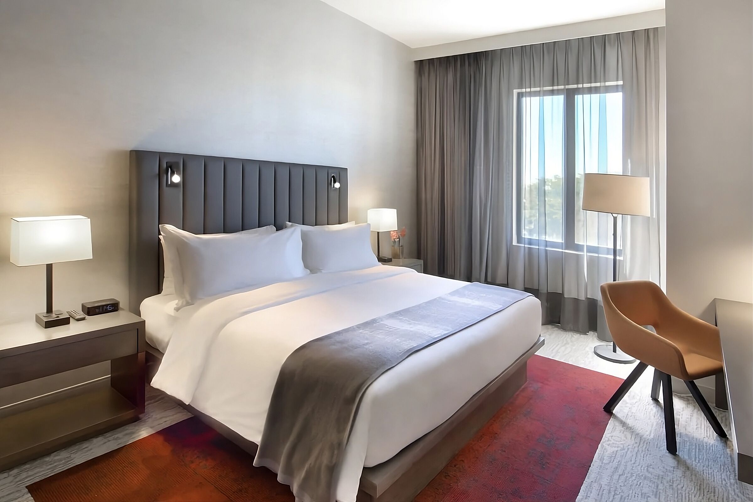 Short Drive to Art Deco Historic District! Parking, Pets Allowed, Rooftop Pool!