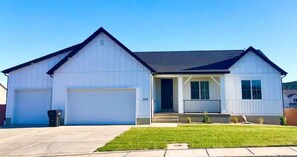Exterior - Beautiful Brand New Home! (Cedar City)