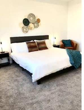 3 bedrooms, travel cot, WiFi - Beautiful Brand New Home! (Cedar City)