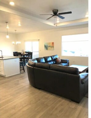 TV - Beautiful Brand New Home! (Cedar City)