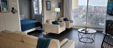 2 habitaciones, caja de seguridad en la habitación y escritorio