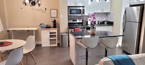 Fridge, microwave, oven, stovetop - 2 Bedroom Condo, Close to River, Hospitals, University, Shopping- Free Parking (Saskatoon)
