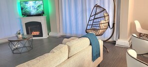 Smart TV y chimenea