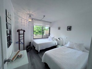 2 chambres, fer et planche à repasser, Wi-Fi gratuit, draps fournis