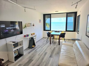 Smart TV - Oceanfront Condo · Hotel Zone · Near Isla Ferry (CancÃºn)