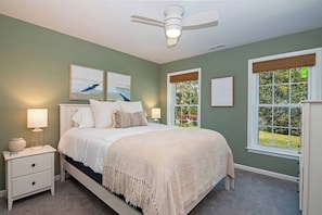2 bedrooms, iron/ironing board, travel cot, WiFi - Cozy 2-Bedroom Cottage on Tilghman Island – Near Restaurants & Water Activities (Tilghman Island)