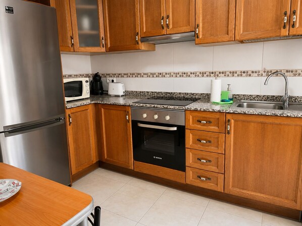 Coffee/tea maker, fridge, microwave, oven