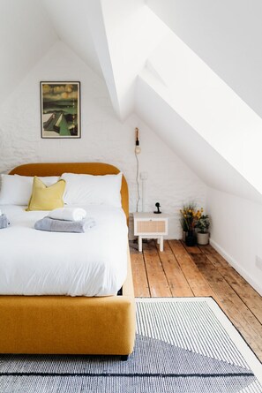 2 bedrooms, travel cot, free WiFi, bed sheets - Stunning 2BD in the Heart of Malmesbury (Malmesbury)