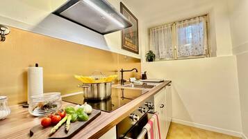 Căn hộ dành cho gia đình, nhiều phòng ngủ, cạnh hồ (Casa Matilde 1) | Bếp riêng | Tủ lạnh, lò nướng, bếp nấu, máy rửa bát