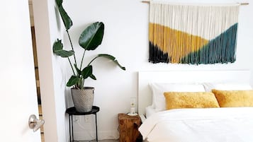 3 bedrooms, desk, iron/ironing board, travel crib