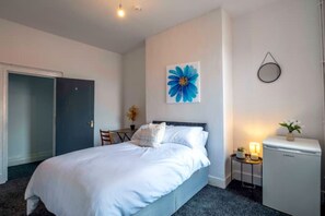 1 bedroom, iron/ironing board, WiFi, bed sheets - Urban Lux: Studio Suite 4 (Coventry)