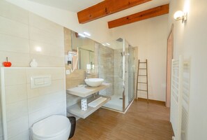 Comfort Double Room | Bathroom | Hair dryer