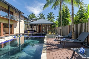 Outdoor pool - Luxury Family Holiday Home with Pool & Tennis Court (Port Douglas)