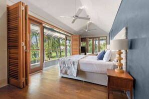 5 bedrooms, iron/ironing board, free WiFi, bed sheets - Luxury Family Holiday Home with Pool & Tennis Court (Port Douglas)
