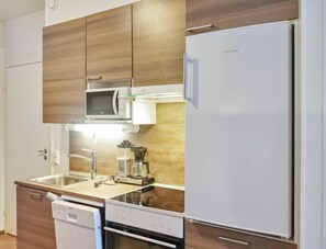 Refrigerador, microondas, horno y lavavajillas 