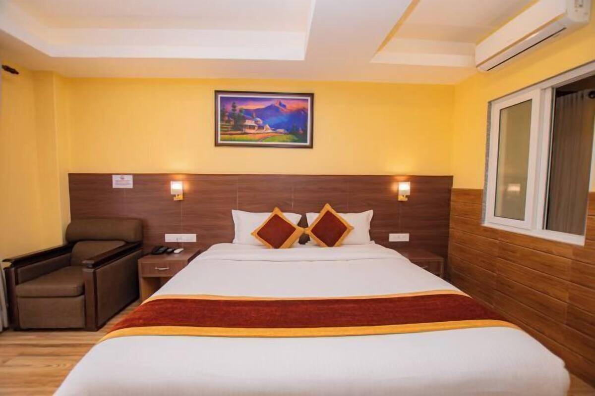 Premium bedding, minibar, desk, laptop workspace