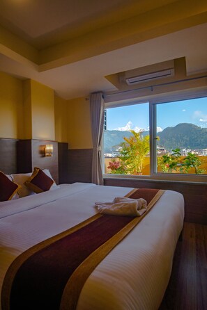 华丽客房 | 高档床上用品、迷你吧、办公桌、笔记本电脑工作区