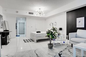 Iron/ironing board, free WiFi, bed sheets - Bayview Grand Studio Apt with Private Balcony (Miami)