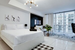 Skrivebord, strygejern/strygebræt, gratis Wi-Fi, sengetøj