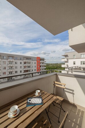 Apartment, 2 Bedrooms, Balcony | Bathroom | Towels