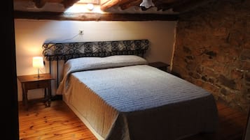 5 bedrooms, iron/ironing board, bed sheets, wheelchair access