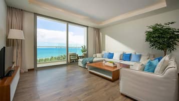 Condo, 2 Bedrooms, Accessible, Balcony | Living area