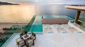 Condo, 2 Bedrooms, Accessible, Balcony | Property grounds