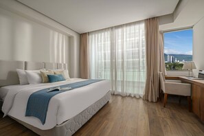 Condo, 2 Bedrooms, Accessible, Balcony - Exclusive 120sqm 2bdr Corner Suite Rooftop Pool (Da Nang)