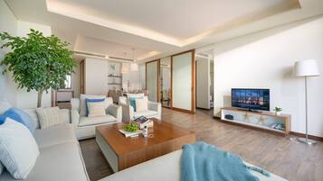 Condo, 2 Bedrooms, Accessible, Balcony | Living area