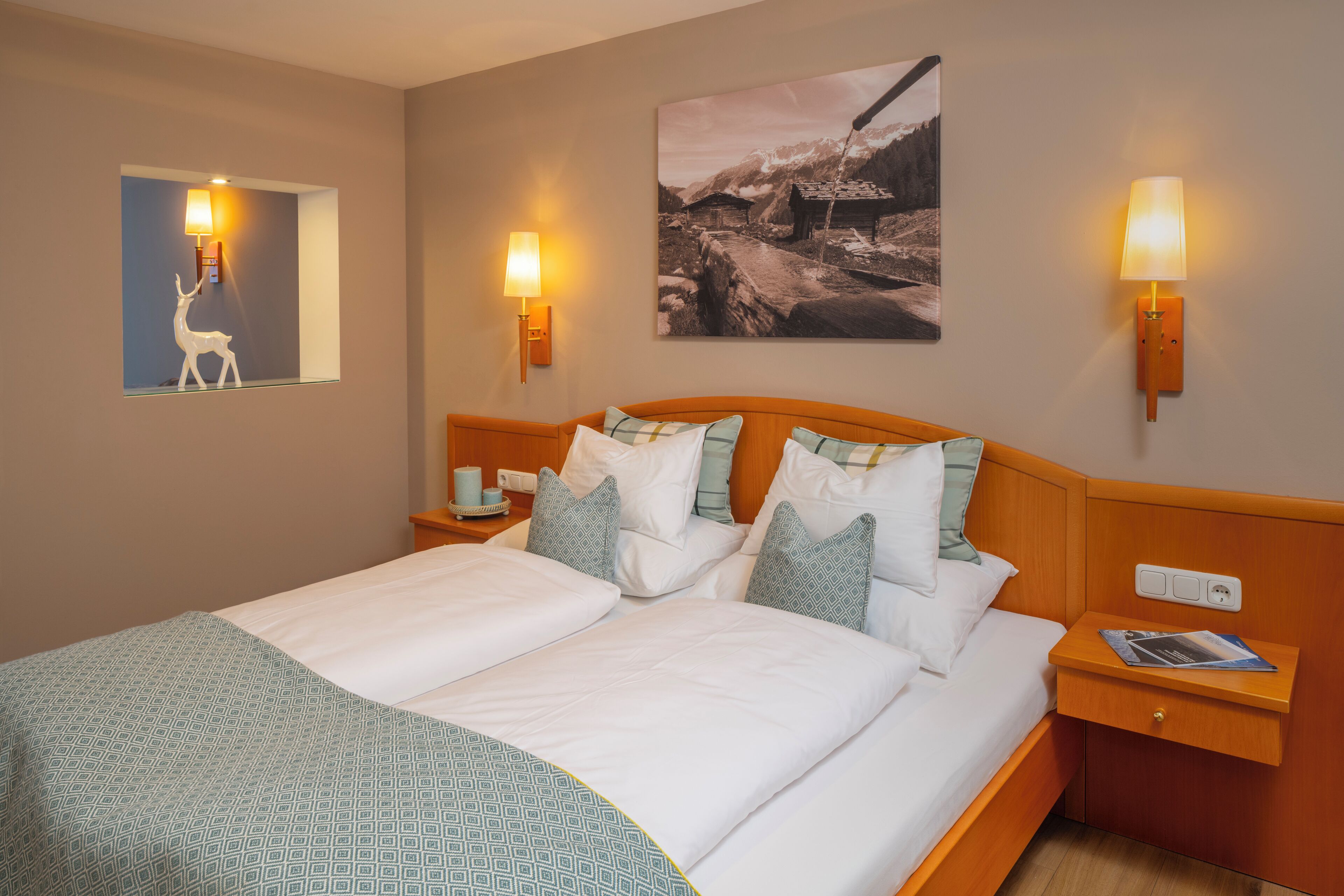 Premium Room | Meja, ruang kerja komputer riba, langsir/tirai gelap terus 