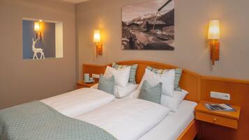 Premium Room | Meja, ruang kerja komputer riba, langsir/tirai gelap terus