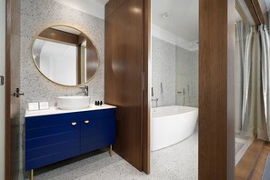 Presidential Suite | Bathroom - Dominic Smart & Luxury Suites - Edition (Belgrade)