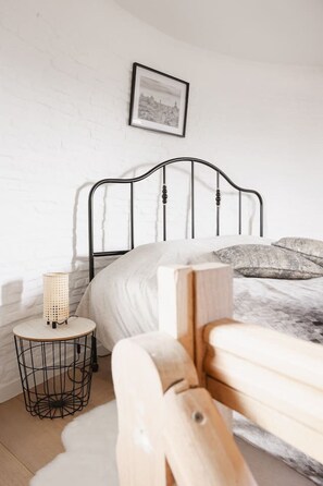 1 habitación, escritorio, tabla de planchar con plancha y wifi