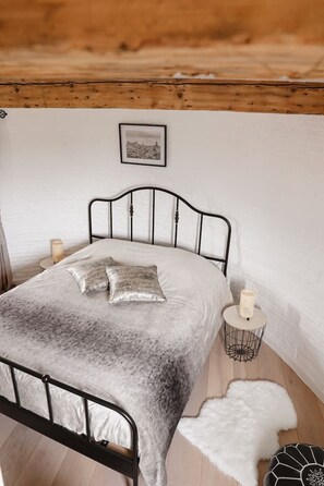 1 bedroom, desk, iron/ironing board, WiFi