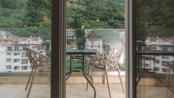 Standard Room | 1 bedroom, in-room safe, desk, free WiFi