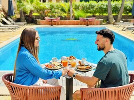 Daily buffet breakfast for a fee