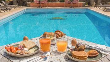 Petit déjeuner buffet servi tous les jours en supplément