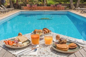 Daily buffet breakfast for a fee - Hotel Brin d'Azur - Saint Tropez (Gassin)