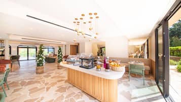 Desayuno buffet todos los días (con cargo)