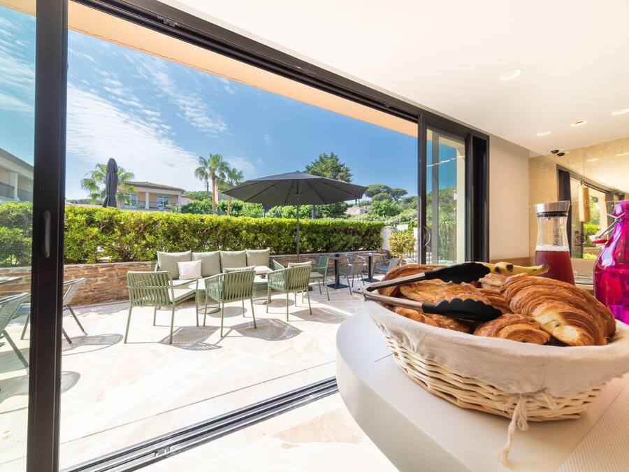 Esmorzar diari d'estil bufet (23 EUR per persona)