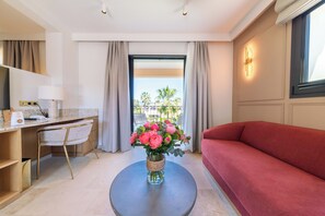 Deluxe Suite | Living area | Flat-screen TV - Hotel Brin d'Azur - Saint Tropez (Gassin)