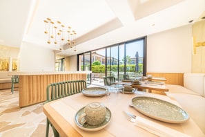 Café da manhã com buffet todos os dias (EUR 23 por pessoa)