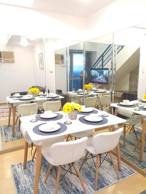 Bloc d'apartaments destacat, cuina, vistes al camp de golf | Menjador